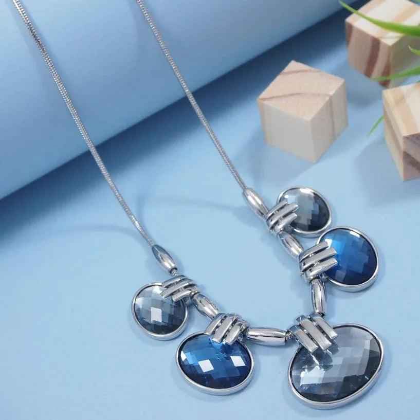Elegant Oval Crystal Pendant Chain Necklace – Silver Plated