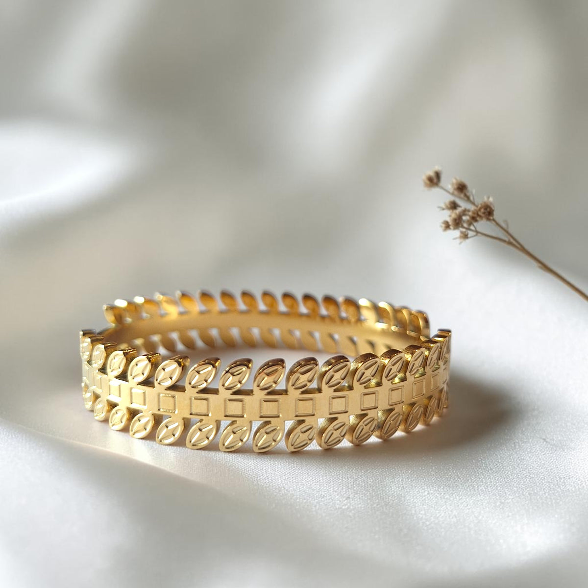 Shangri Elegant Gold-Plated Leaf Motif Bracelet