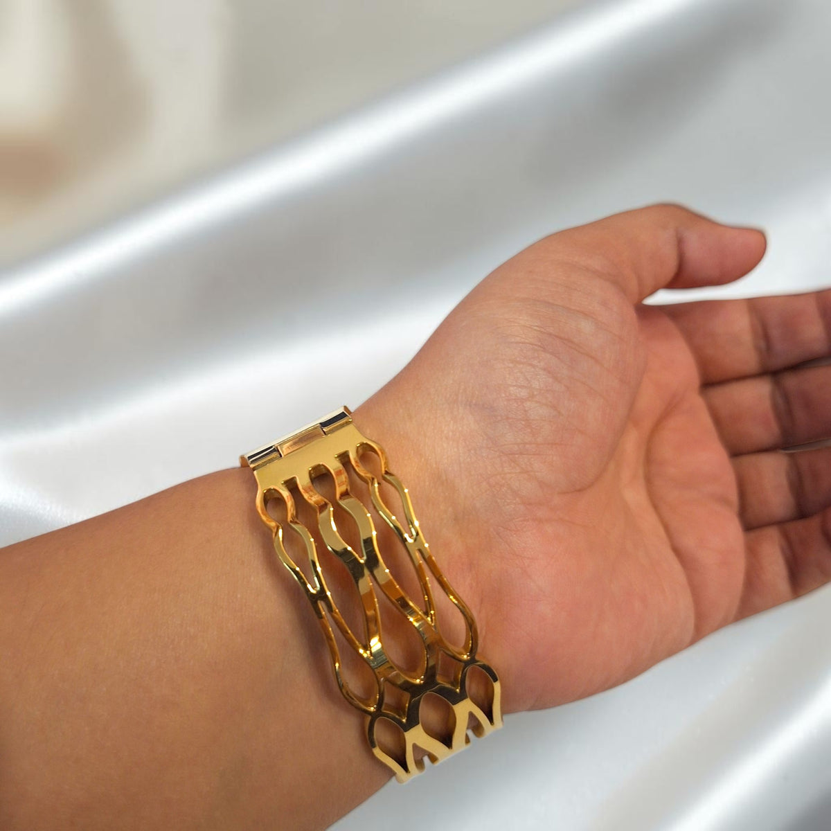 Shangri Elegant Gold-Tone Wave Pattern Bracelet