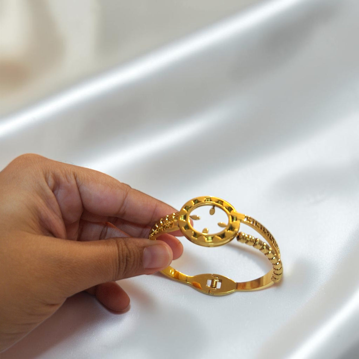 Shangri Classic Gold-Plated Openwork Bracelet
