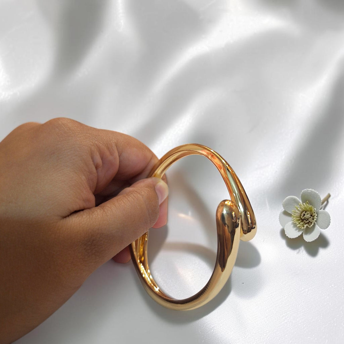 Shangri Modern Knot Gold-Plated Bracelet