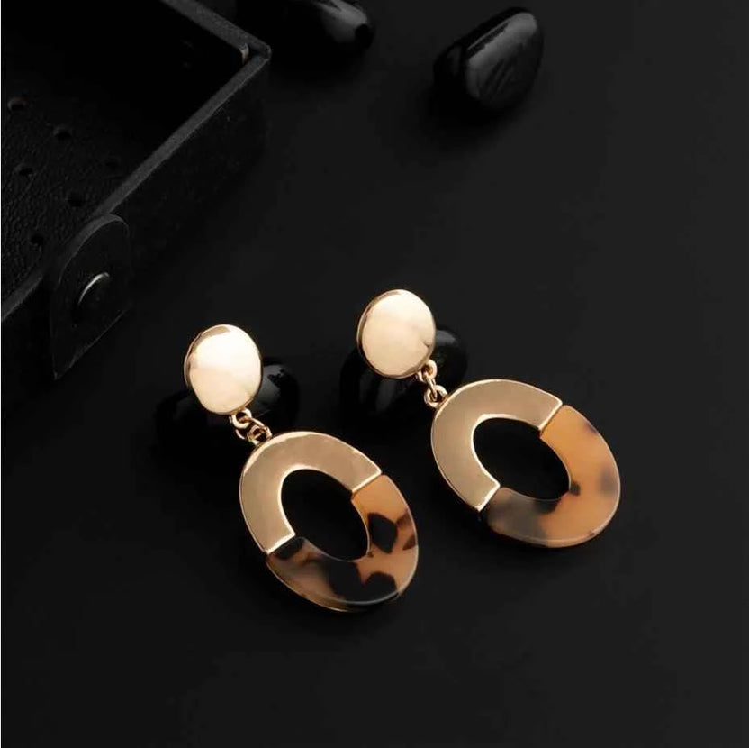 Gold Plated Oval Shaped Acrylic Indo-Western Earrings