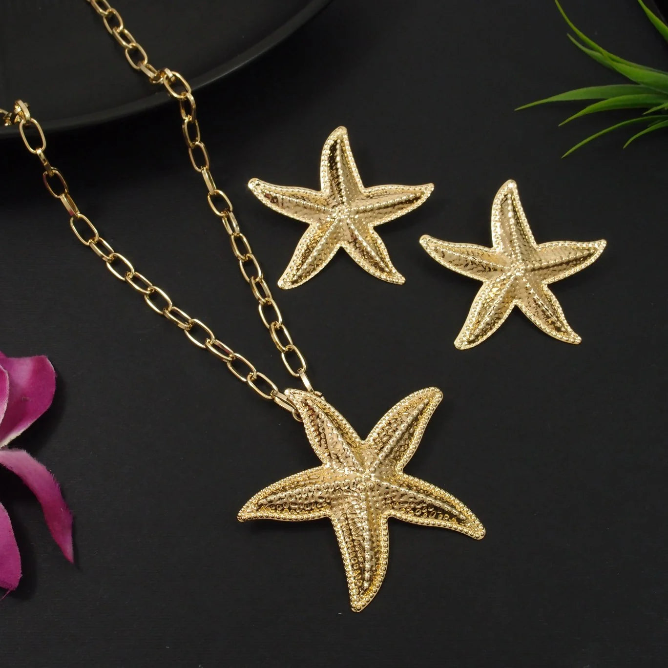 Gold-Plated Starfish Western Necklace Set – Lightweight Modern Statement Jewellery