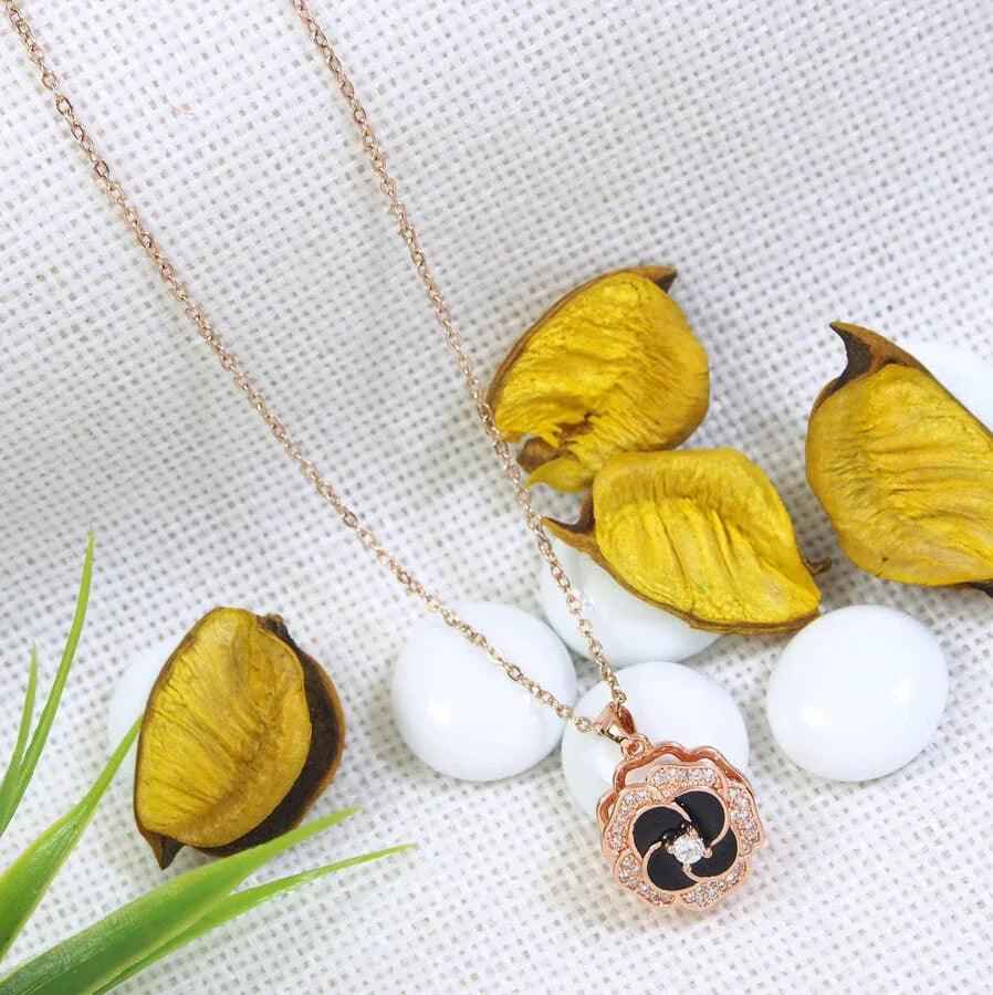 Stainless Steel Gold/Rosegold Plated Floral Spinning Pendant Necklace