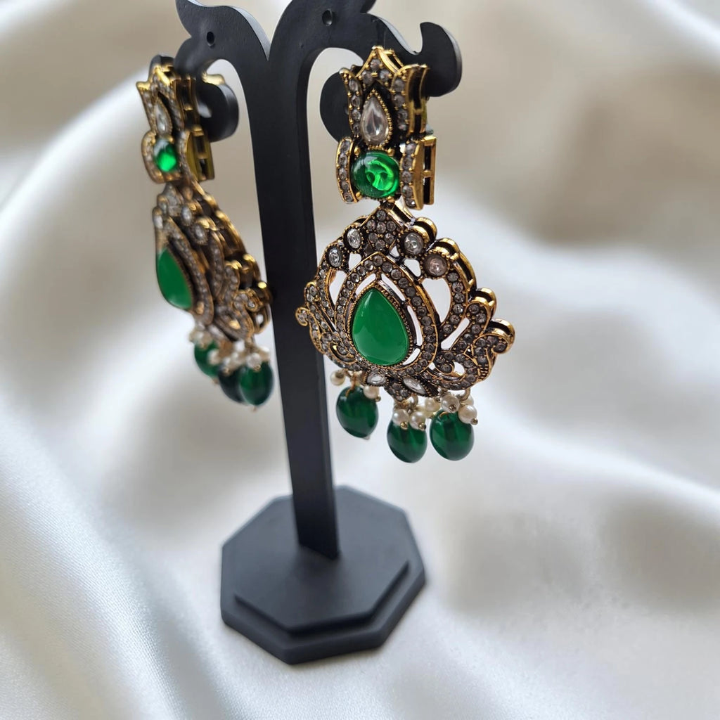 Shangri Green Kundan-Style Necklace Set with Earrings & Maang Tikka