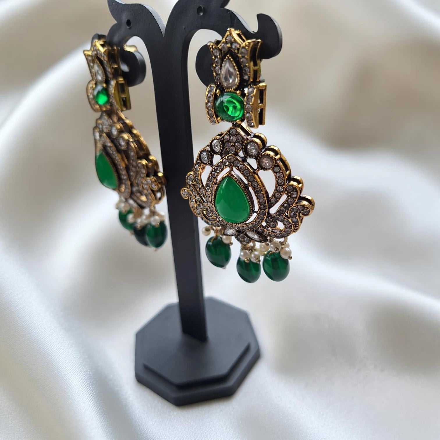 Shangri Green Kundan-Style Necklace Set with Earrings & Maang Tikka