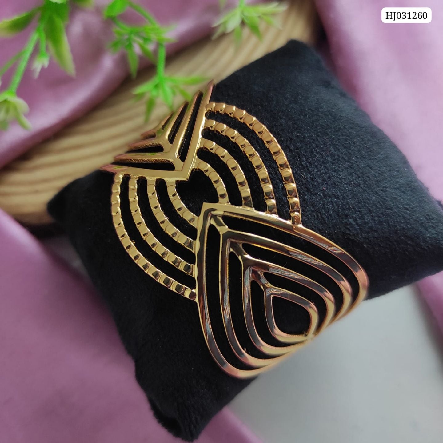 Anti Tarnish Gold Finish Abstract Design Kada